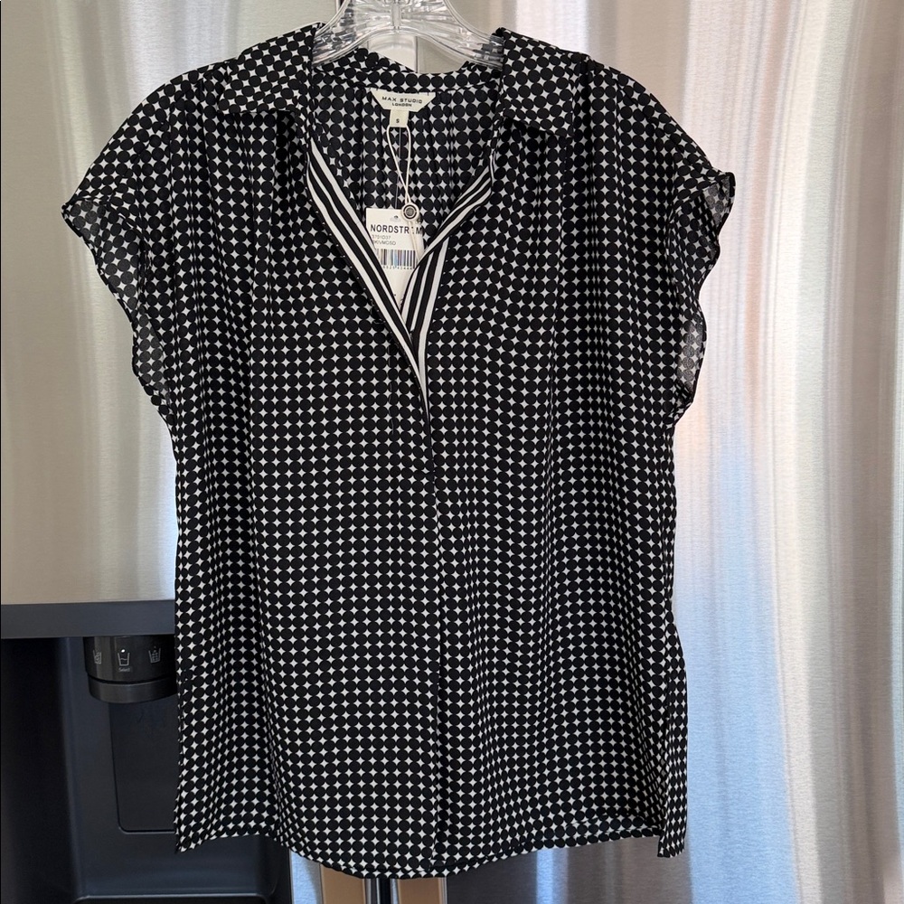 Max Studio blouse size Small NEW